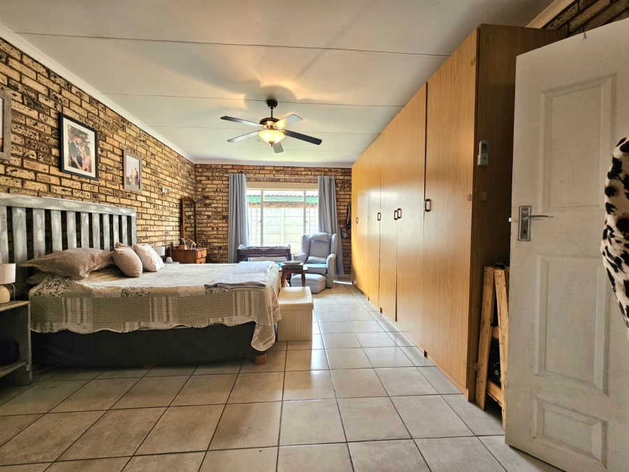 3 Bedroom Property for Sale in Miederpark North West